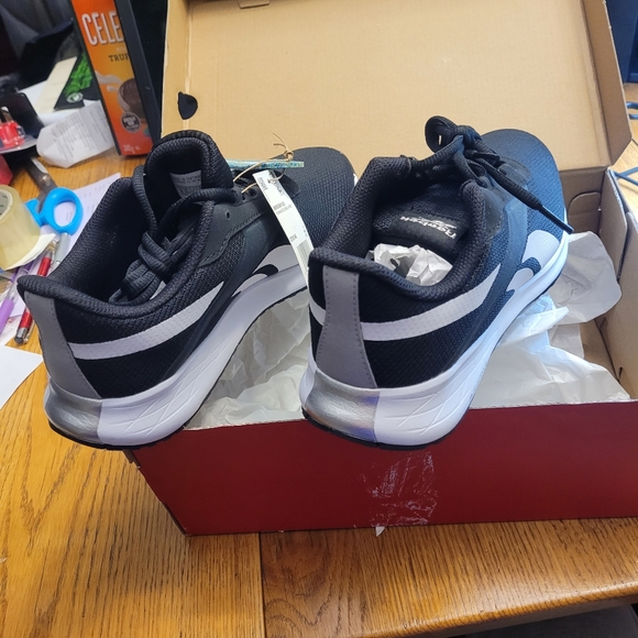 Ladies Reebok  Sneakers - Picture 5 of 7